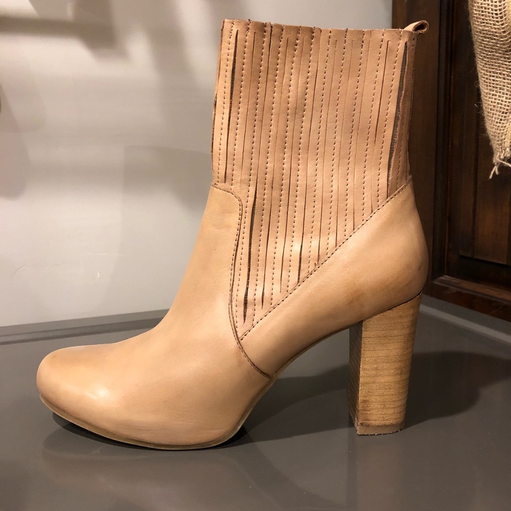Kenneth Cole Reaction boots